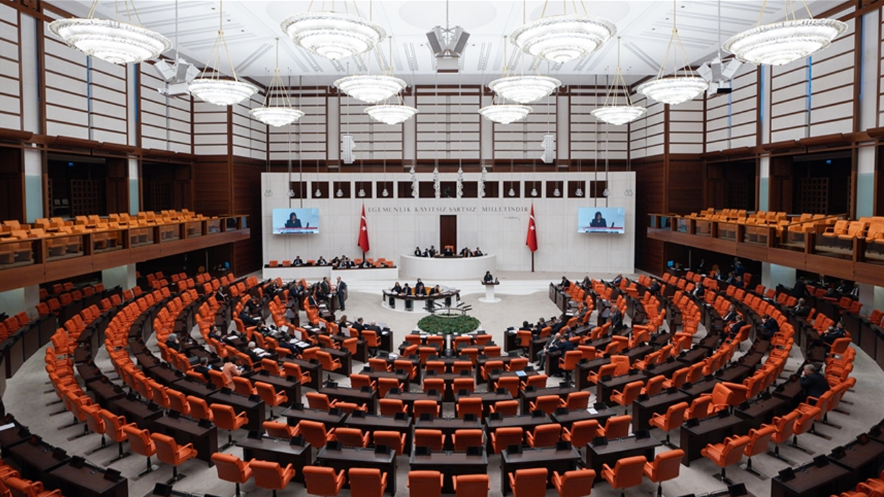 MHP’den yeni kanun teklifi: Sağlık hizmeti bebeklere ücretsiz verilsin