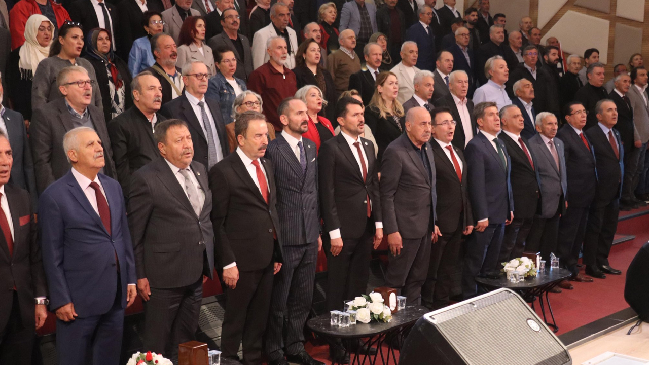 İYİ Parti Etimesgut'ta Mehmet Kılıç yeniden başkanlığa seçildi