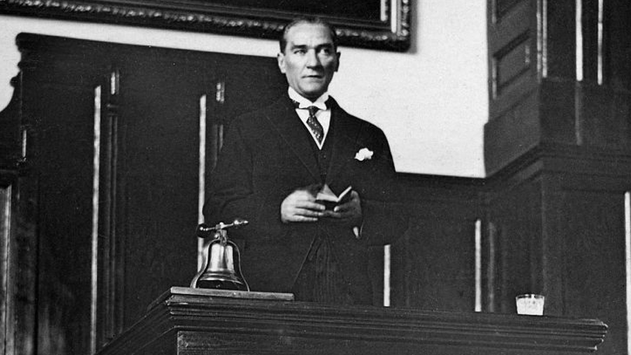 Fethi Yaşar: Atatürk ve silah arkadaşlarını rahmetle anıyorum