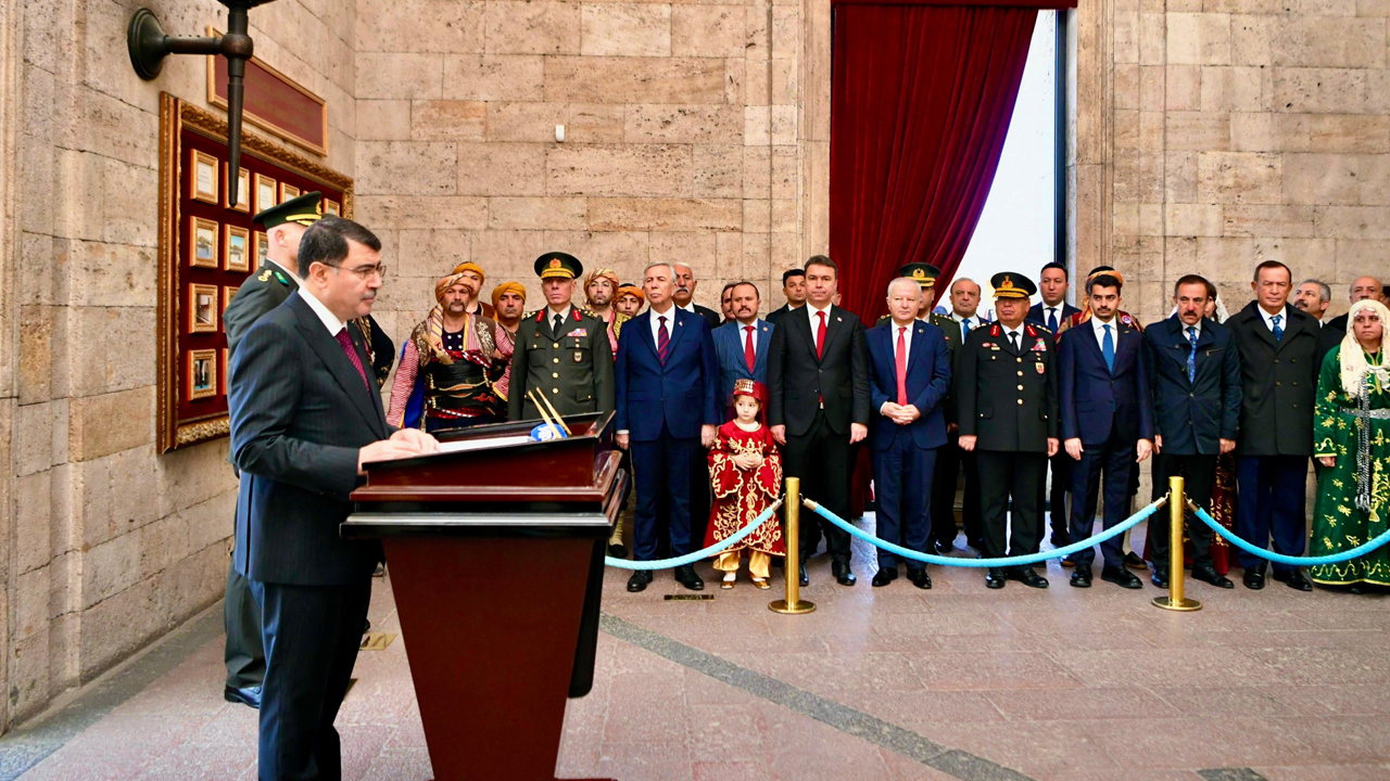 Ankara protokolü Anıtkabir'de: Ata'yı ziyaret ettiler