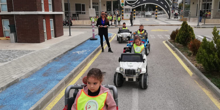 Ankara Mamak'ta çocuklara trafik eğitimi verildi