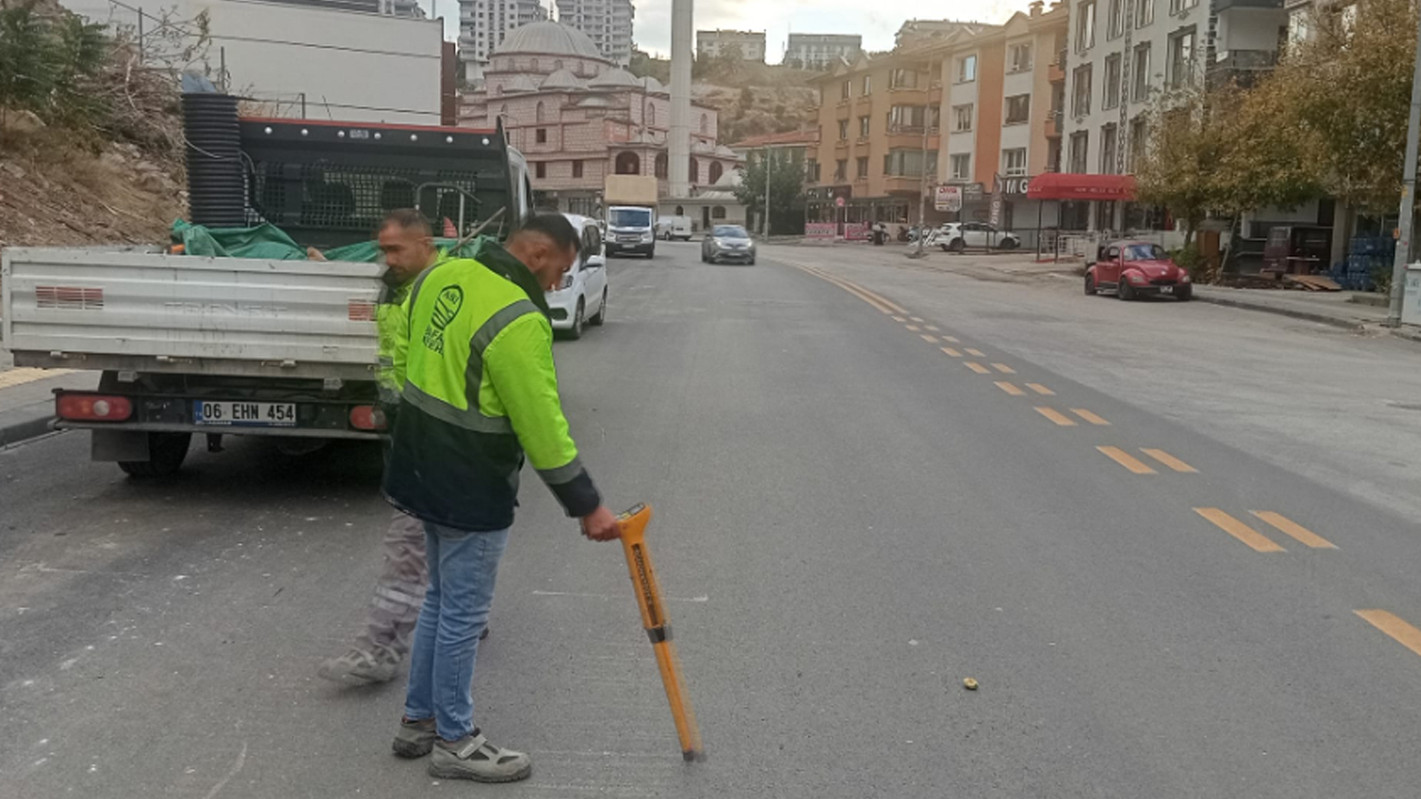 Şikayet edilmişti: Mamak'ta çöken yola müdahale edildi