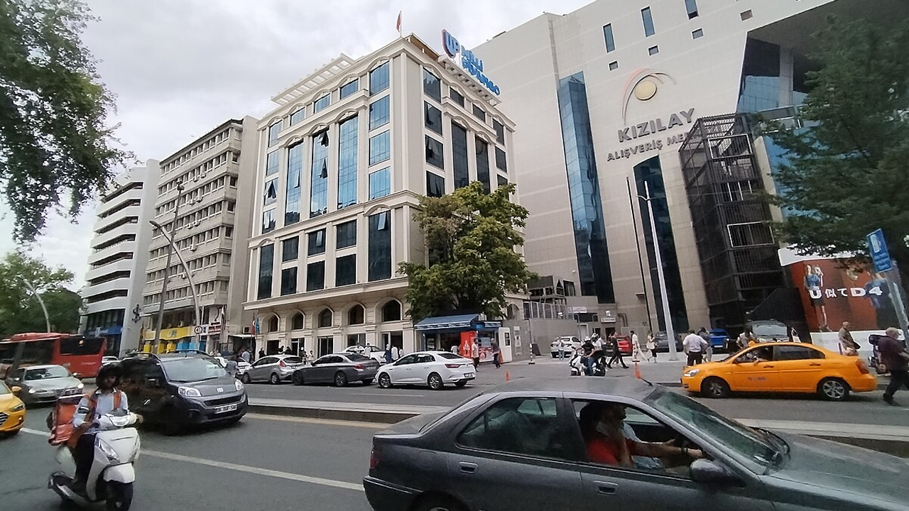 Çankaya GMK Bulvarı'nda mekana silahla saldıran şüpheliler yakalandı