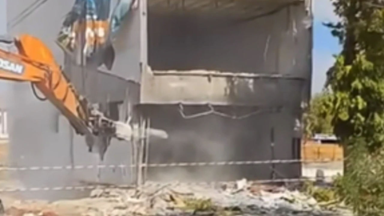 Kahramanmaraş’ta tedbirsiz bina yıkımı paniğe yol açtı