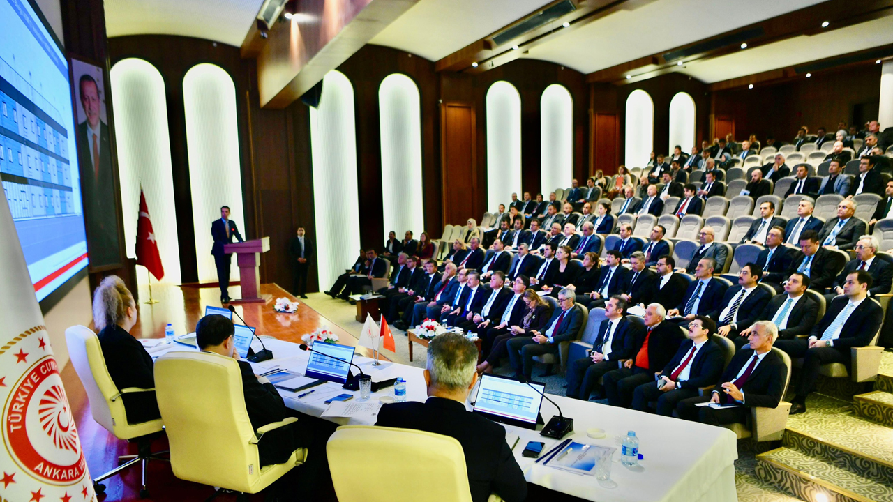 Ankara Valisi'nden bürokratlara uyarı: İşleri zamanında tamamlayın
