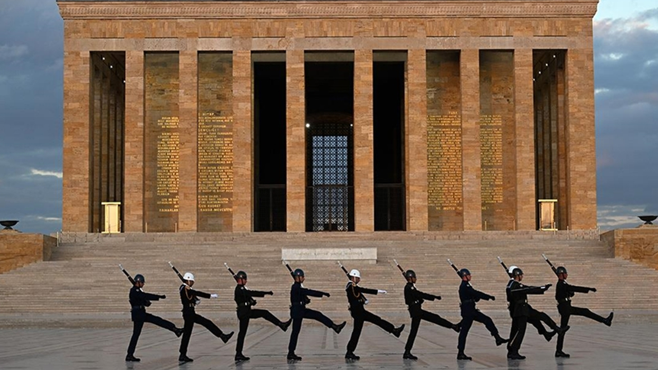 Ankara'daki CHP'liler 29 Ekim'de Anıtkabir'e yürüme kararı aldı