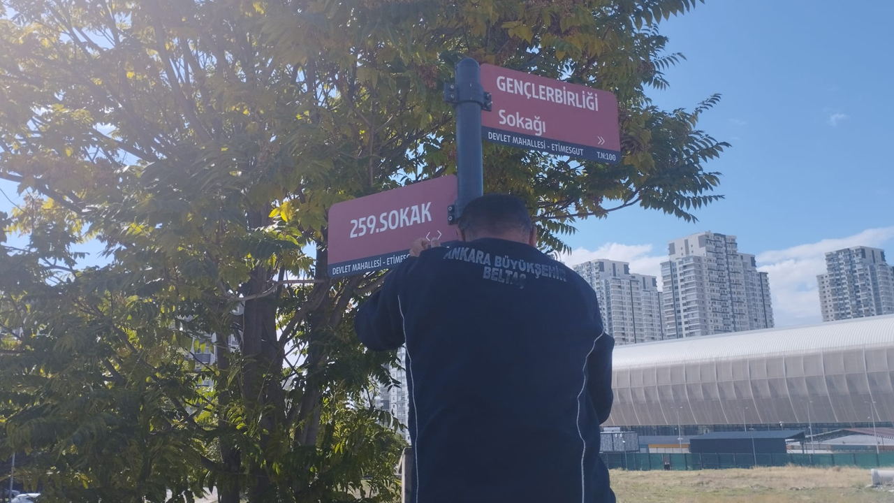 Zarar verilmişti: Gençlerbirliği Sokağı tabelası yenilendi