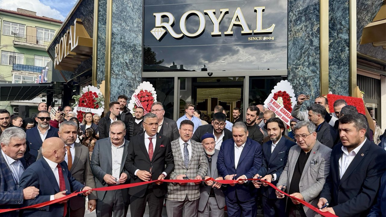 Ankara'da siyasetçiler kuyumcu açılışında buluştu: Zenginlerle kol kola