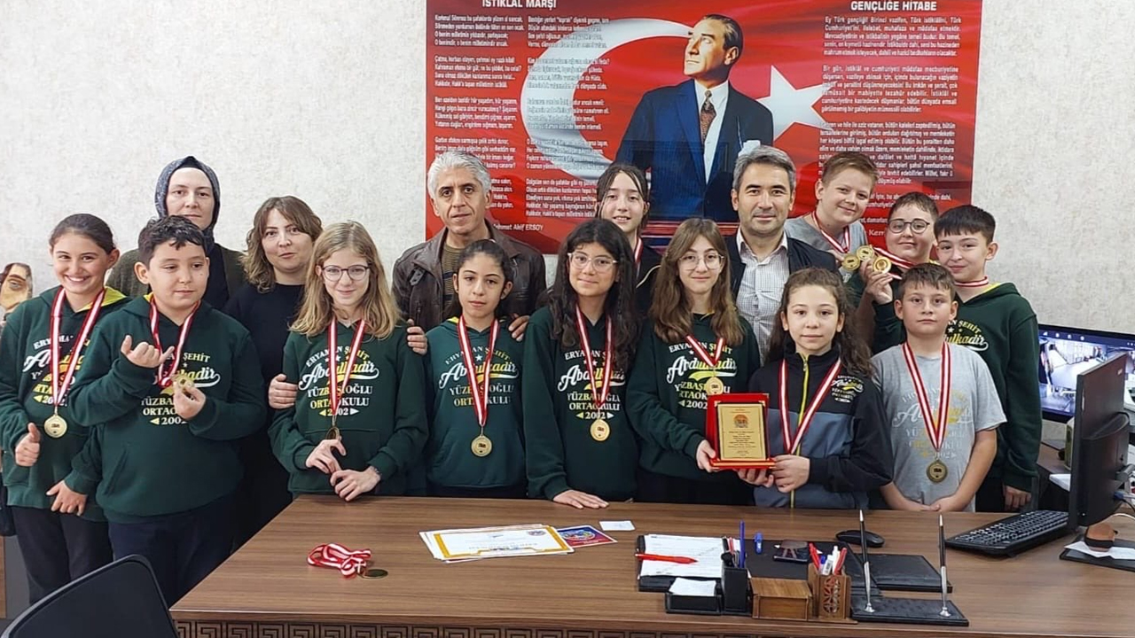 Etimesgutlu öğrenciler robot yarışmasında Türkiye birincisi oldu!