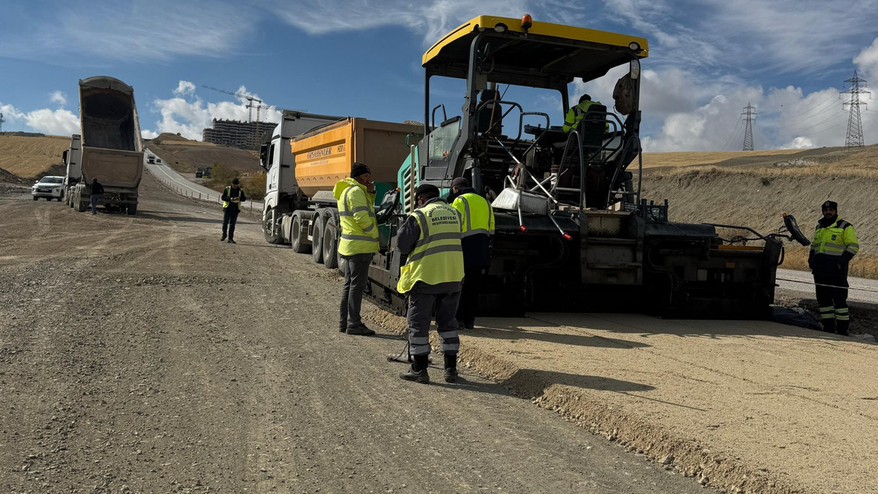 Yapracık-Bağlıca arasında asfalt çalışmaları bitmedi: Vatandaş bekliyor