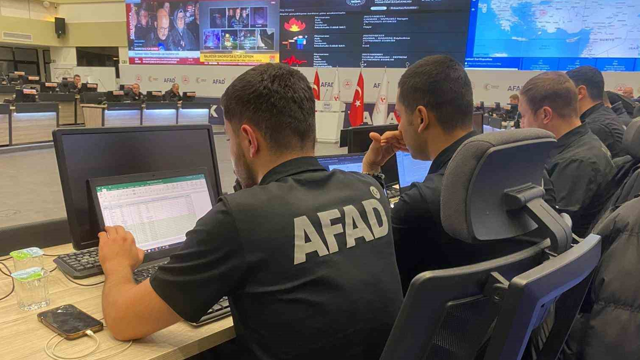 Balıkesir Depremi Ankara’dan yönetiliyor: AFAD'ta ışıklar sönmedi