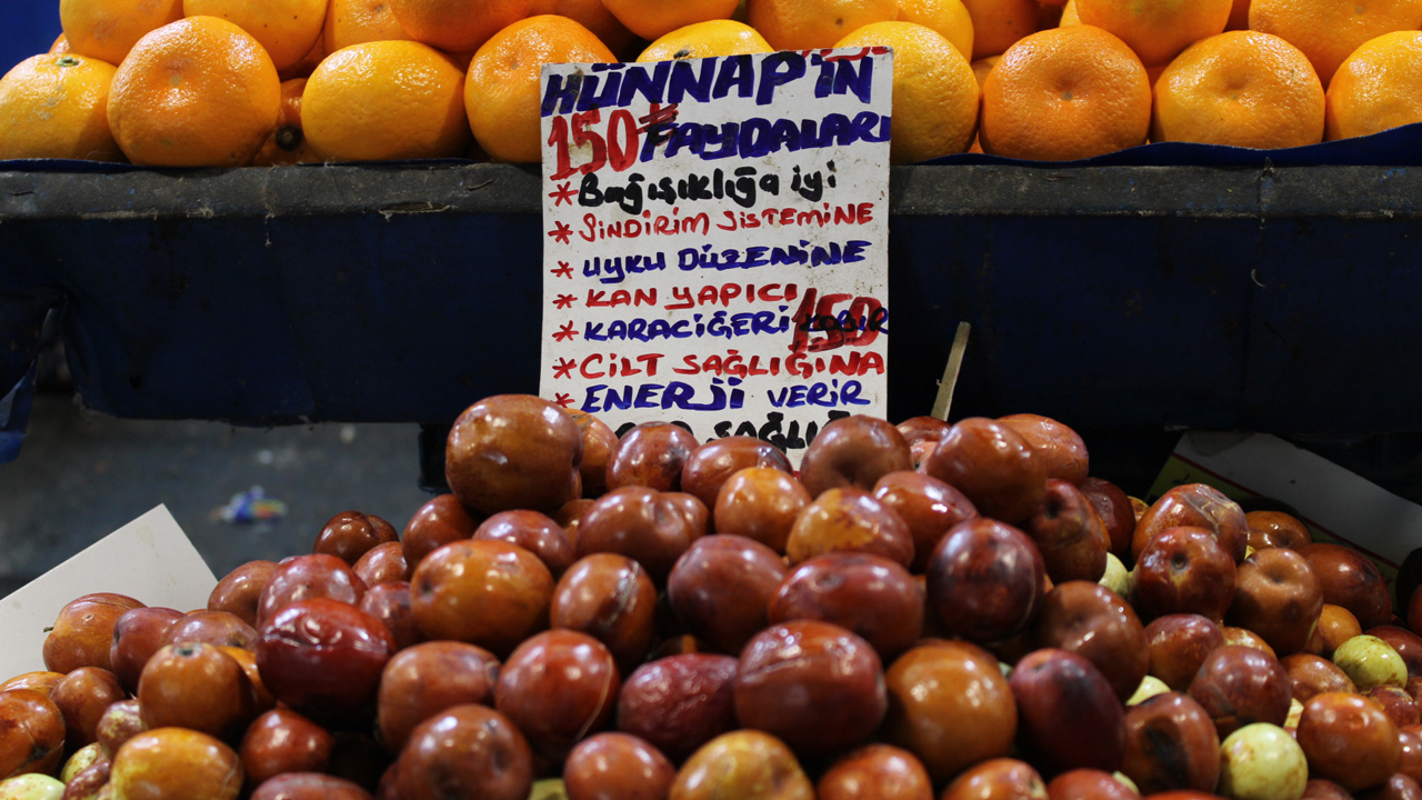 Hayat meyvesi hünnap Ankara'da tezgahlarda: Kilosu 150 TL