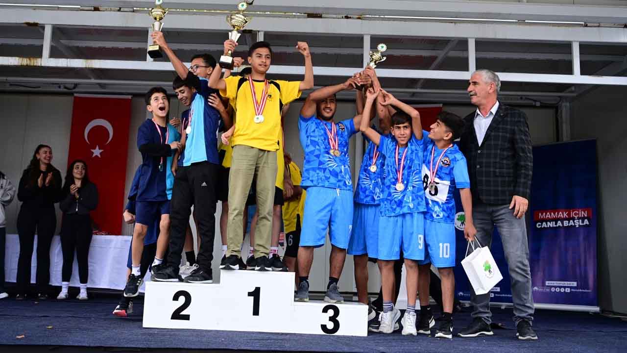 Ankara Mamak'ta kıran kırana yarış: Cumhuriyet için koştular