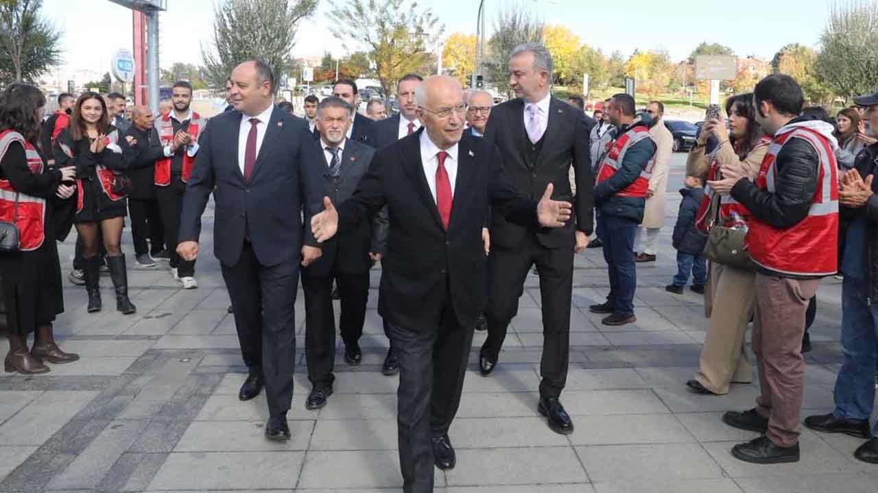 Fethi Yaşar: Cumhuriyet bilhassa kimsesizlerin kimsesidir