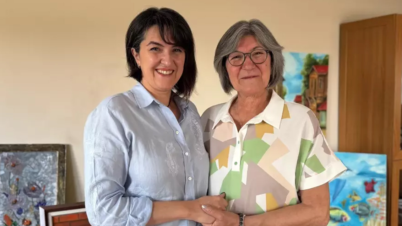 Kanseri sanatla yendi: Gülümser Öğretmen hayata resimle tutundu