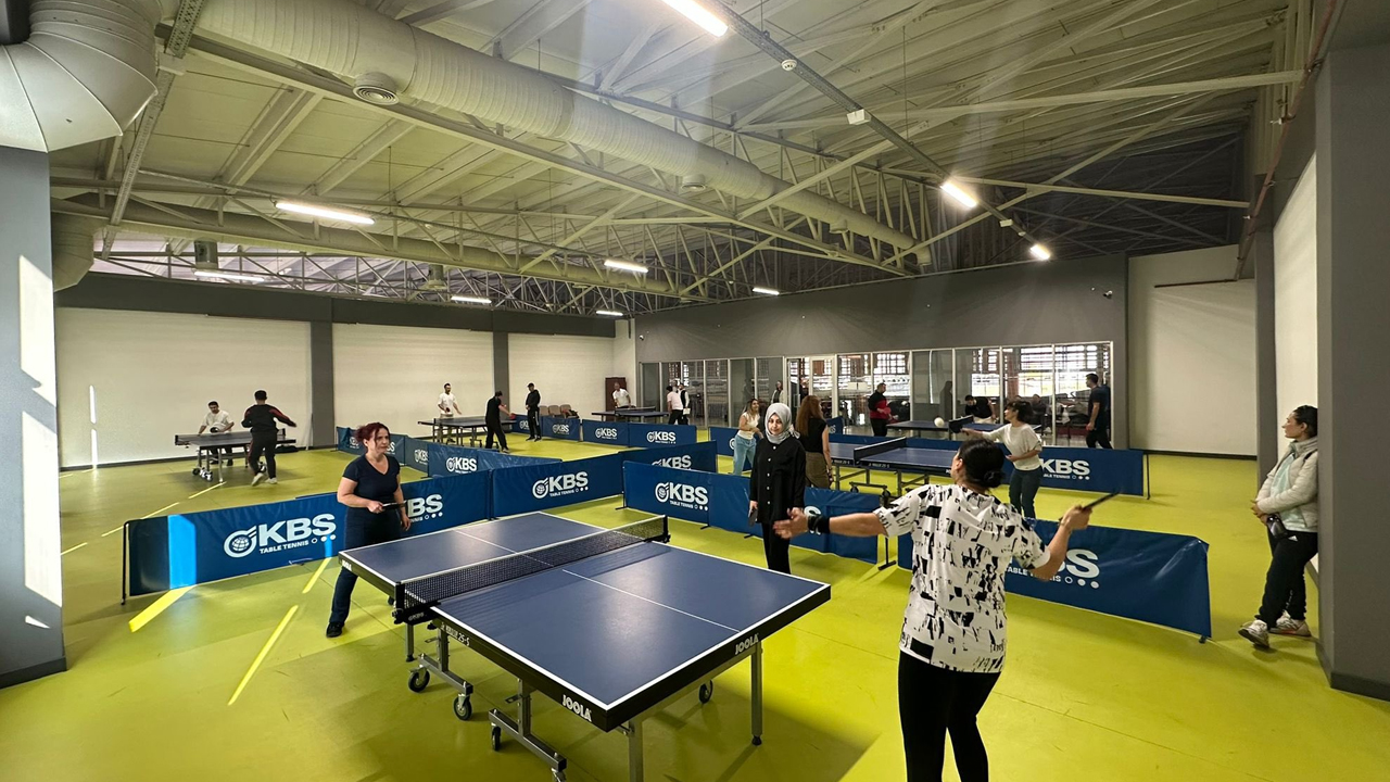 Ankara Altındağ’da öğretmenler masa tenisi turnuvasında buluştu