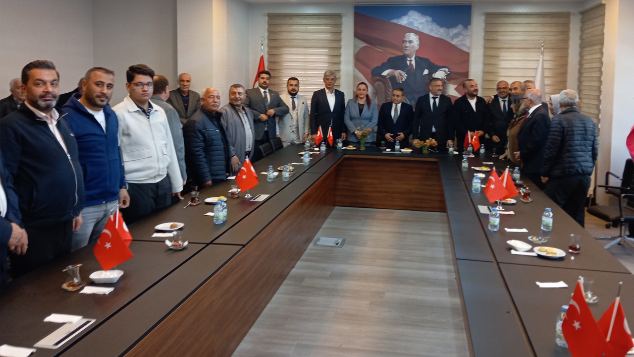 MHP’den Mamak Kırşehirliler Derneği’ne “Hayırlı Günler Komşum” ziyareti