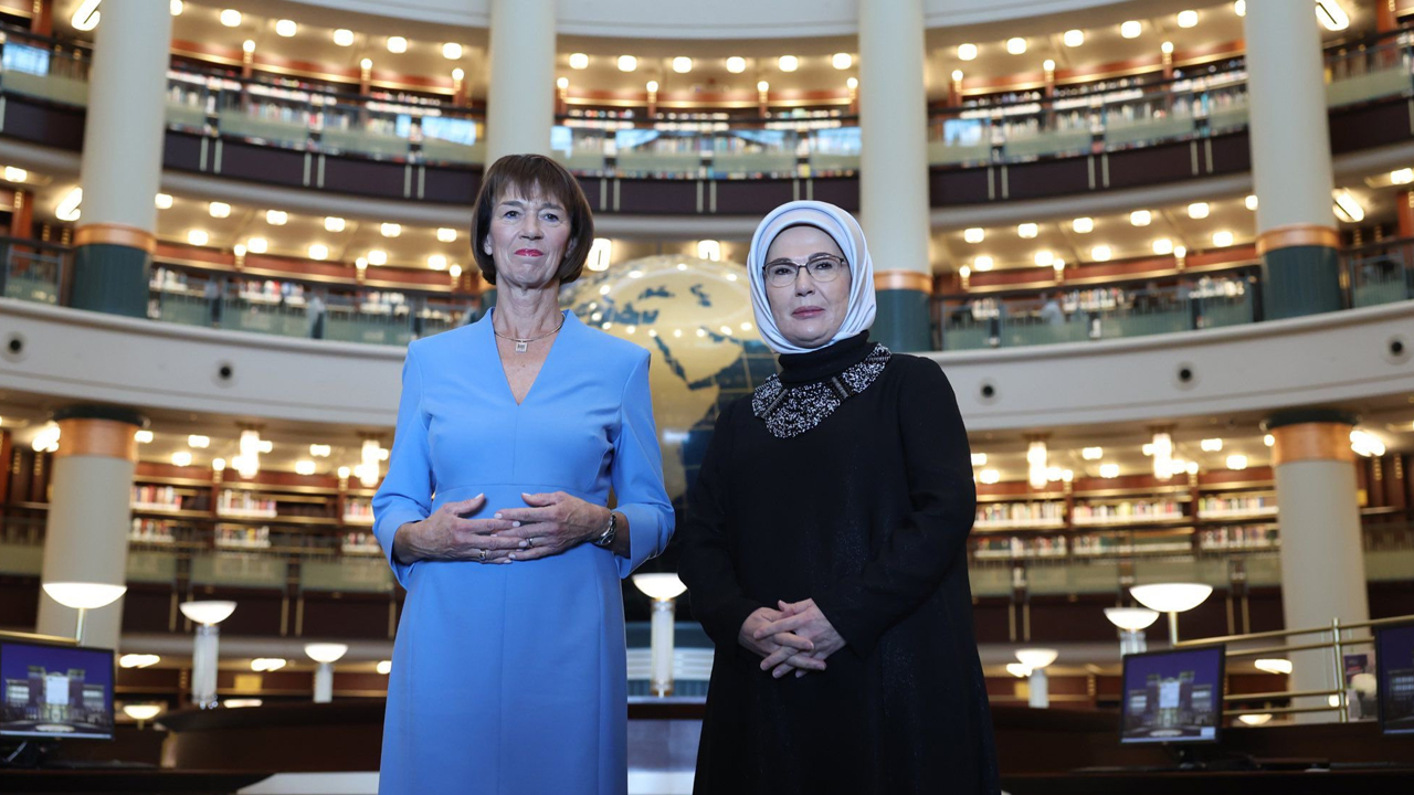 Emine Erdoğan ve Charlotte Merz Cumhurbaşkanlığı Kütüphanesi’ni gezdi