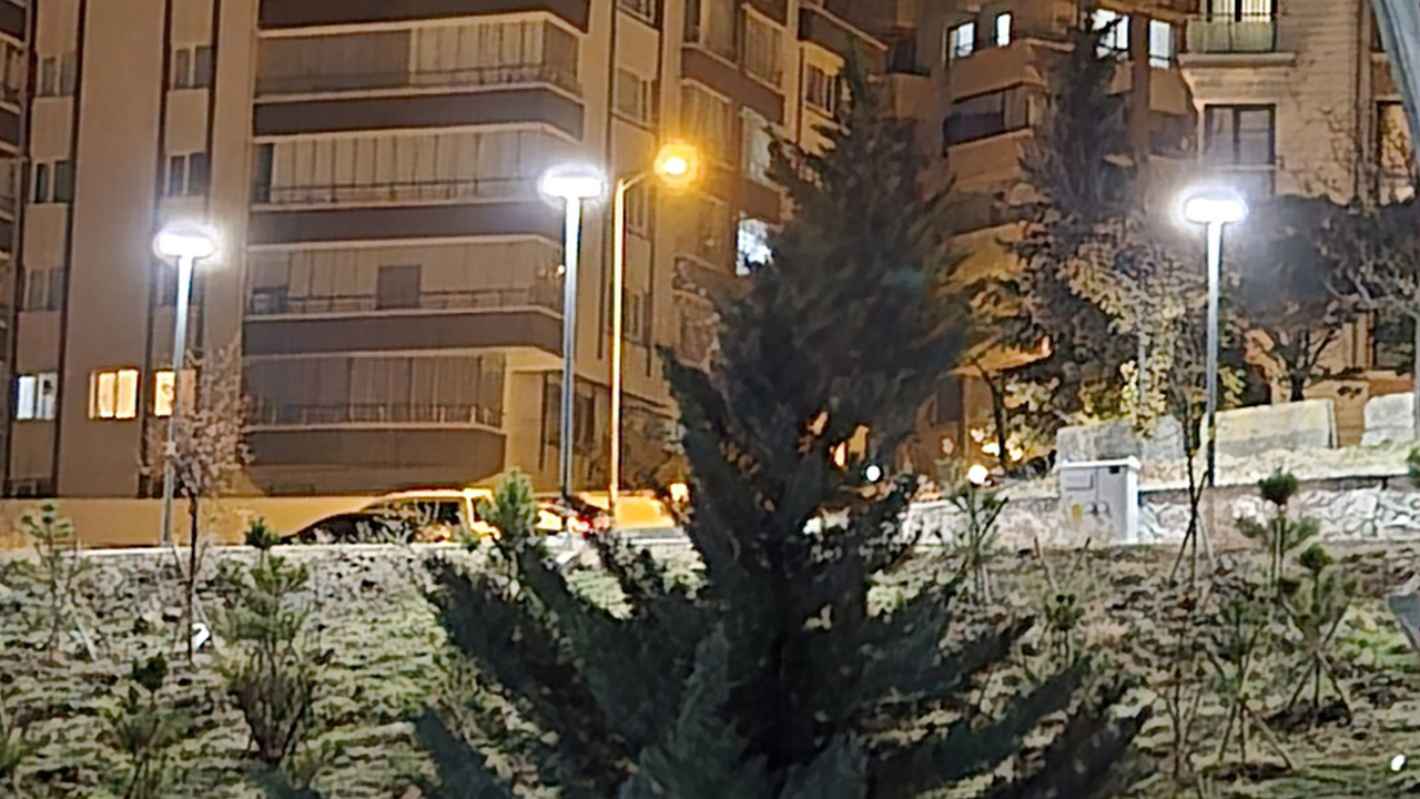 Çankaya'da park ışıkları mahalleliyi rahatsız etti: ABB'ye başvurdular