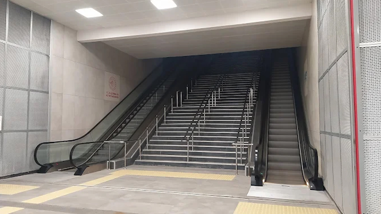 Ankara Gar Metro İstasyonu’nda 2 yürüyen merdiven birden bozuldu