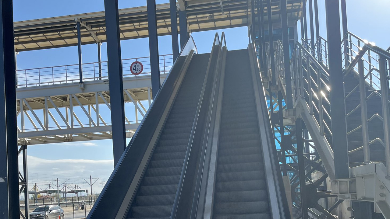 Etimesgut'ta bozuk yürüyen merdiven ile asansör tamir edilecek