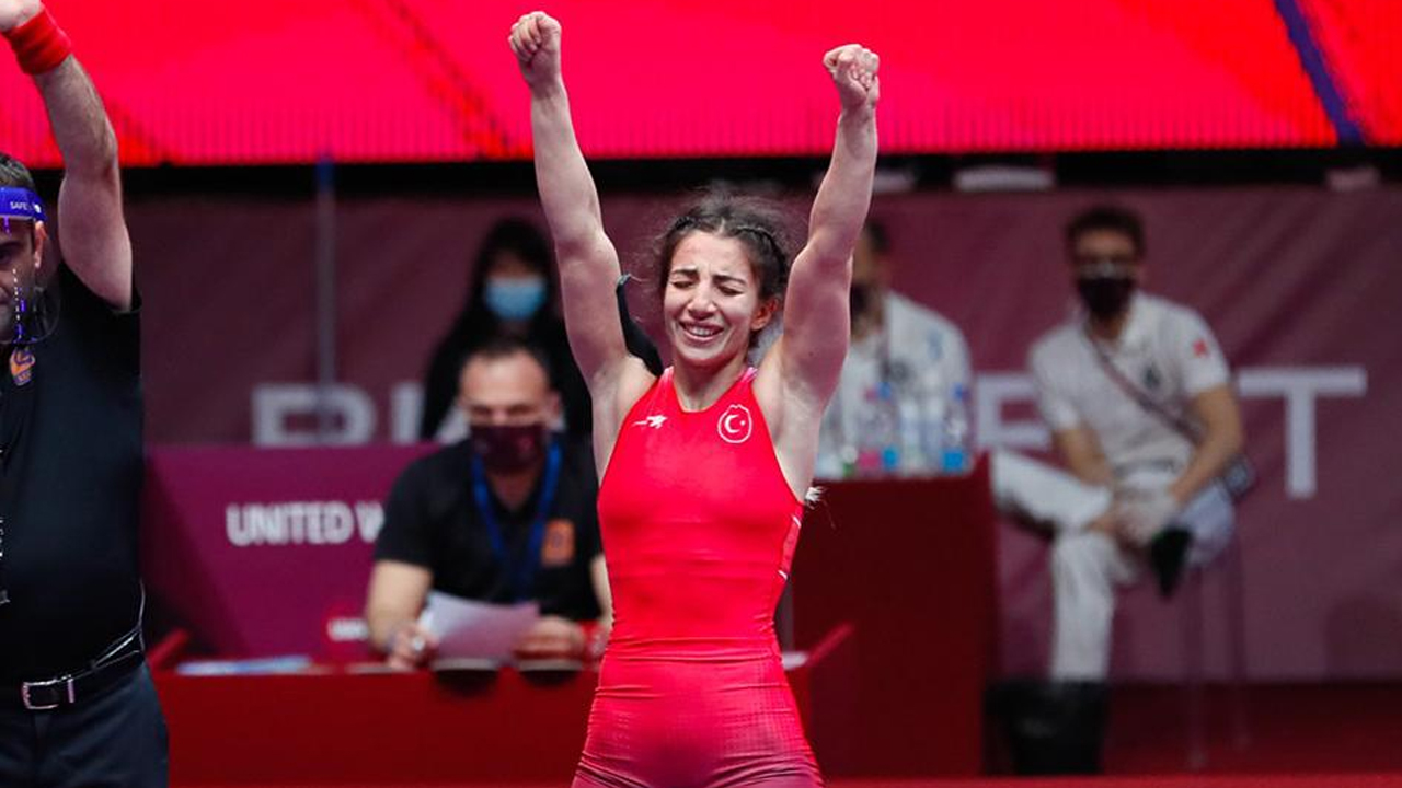 Ünlü güreşçinin babası vefat etti: Taziye mesajı yağıyor