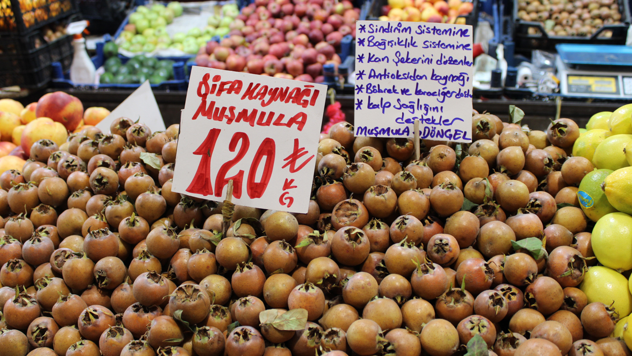 Şifa deposu muşmula tezgahlarda: Kilosu 120 TL