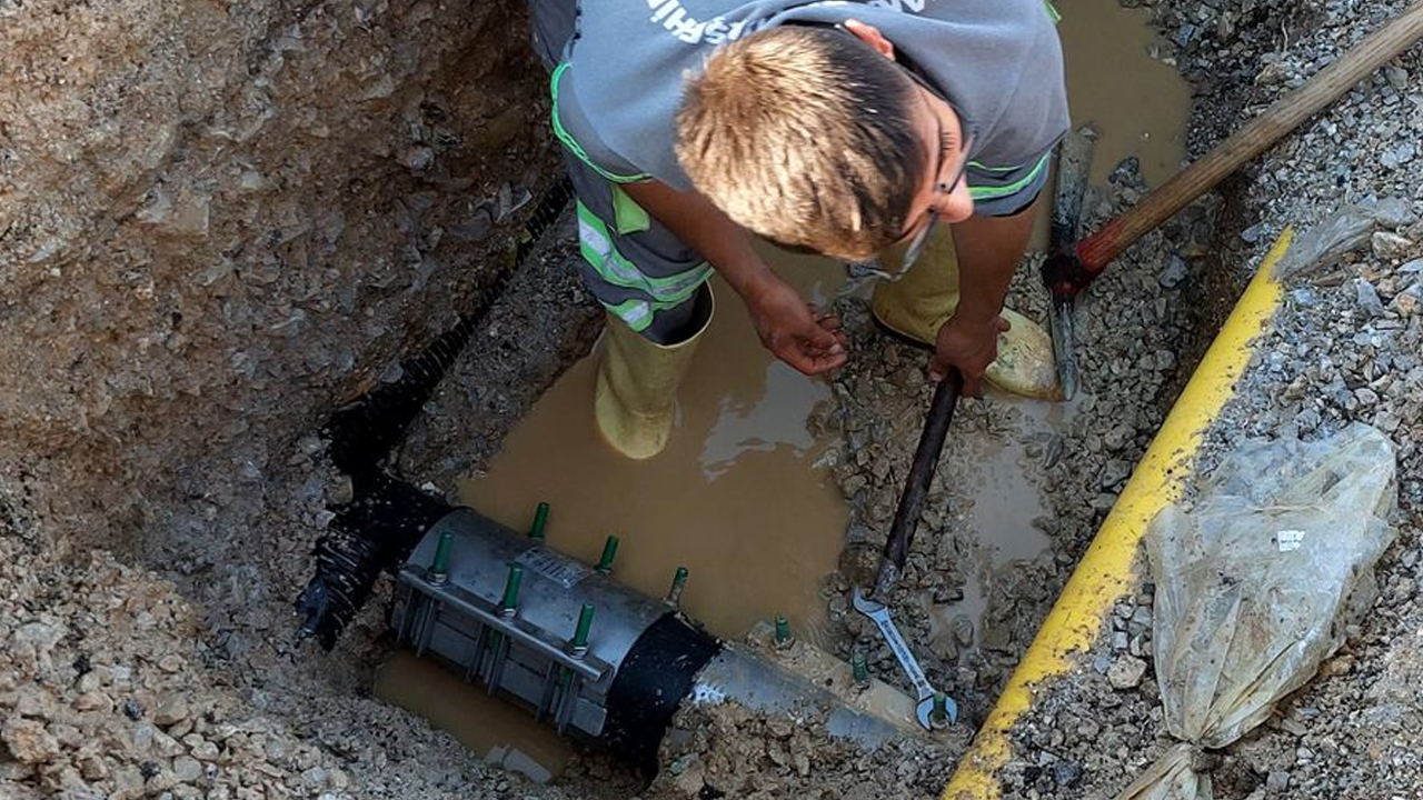 Mamak'ta boru hattı patladı: ASKİ ekipleri müdahale etti