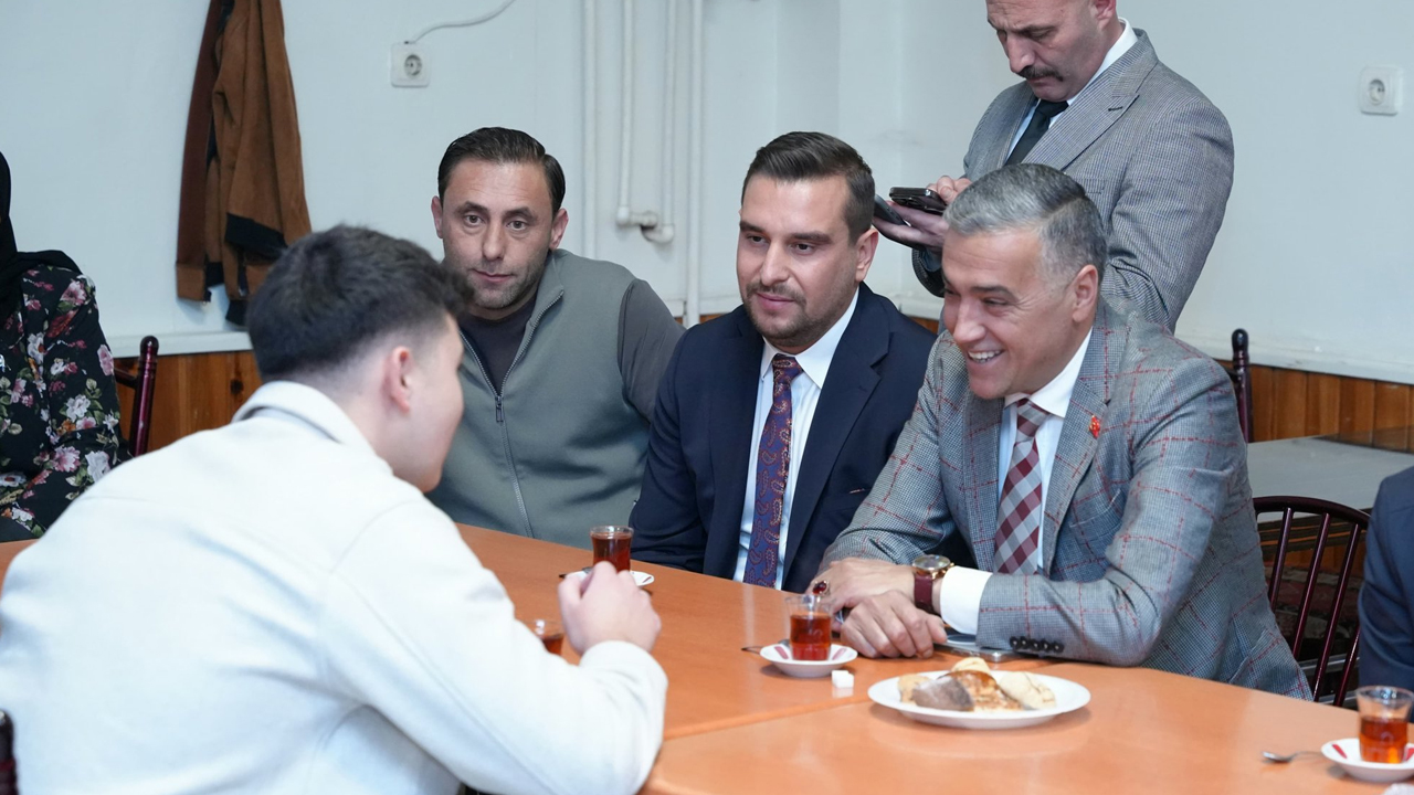 MHP Ankara Gölbaşı'nda sahaya indi: Bahçeli'nin selamı iletildi