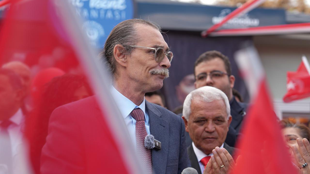 Erdal Beşikçioğlu’ndan 10 Kasım mesajı: Gösterdiğin hedefe yürüyeceğiz
