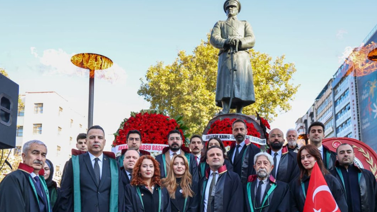 Ankara Barosu Mareşal Atatürk Heykeli önünde tören düzenledi