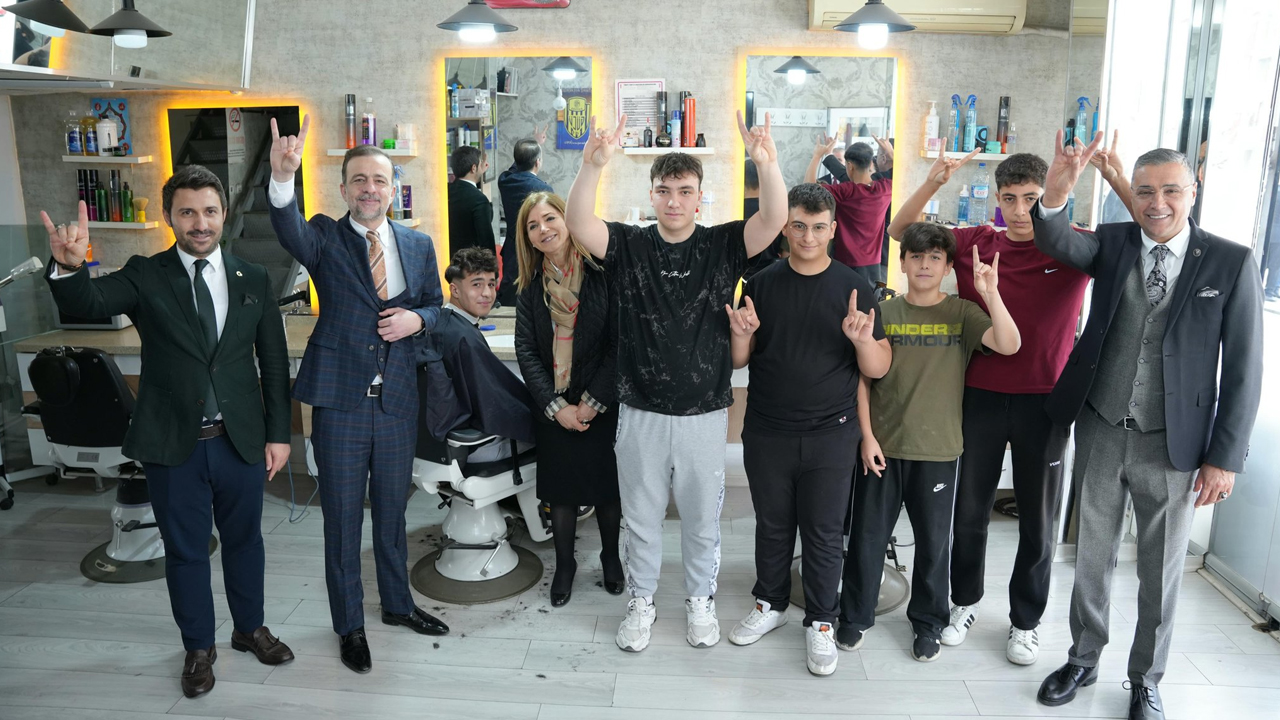 MHP'liler Ankara'yı ilçe ilçe geziyor: Keçiören esnafıyla buluştular