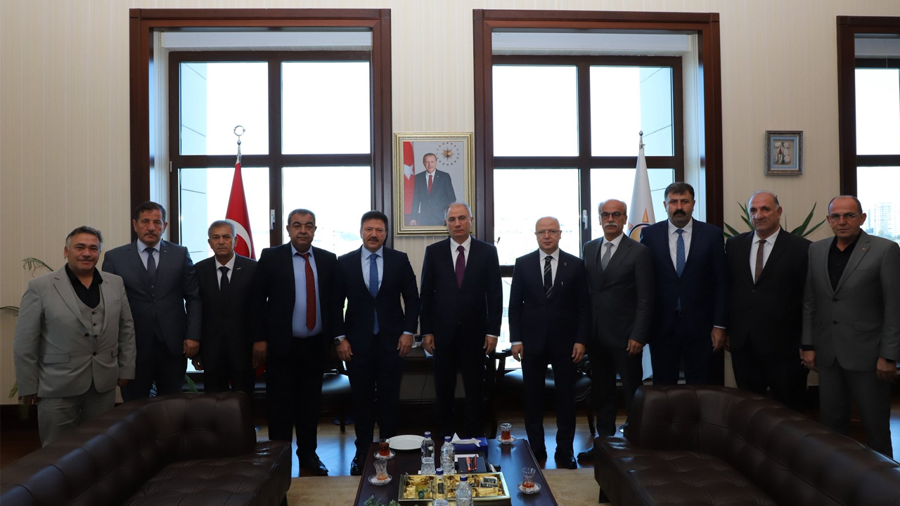 AK Parti'nin 2 numaralı ismi Ankara'da şoförleri ağırladı