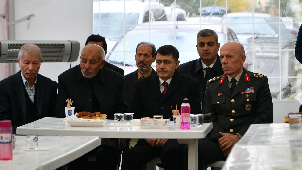Ankara Valisi Vasip Şahin iki ilçede şehit ailelerini ziyaret etti
