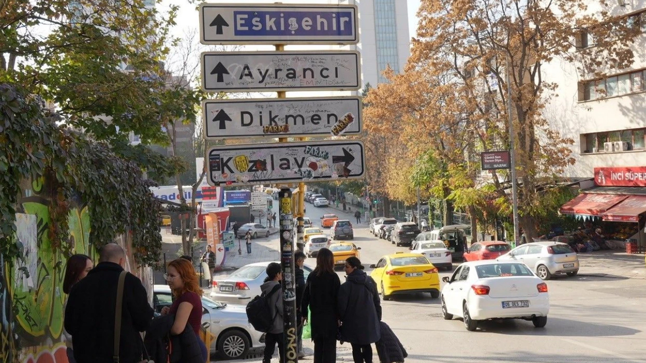 Ankara’da başlayan tabela akımı Türkiye sınırlarını aştı: Dünyaya yayılıyor