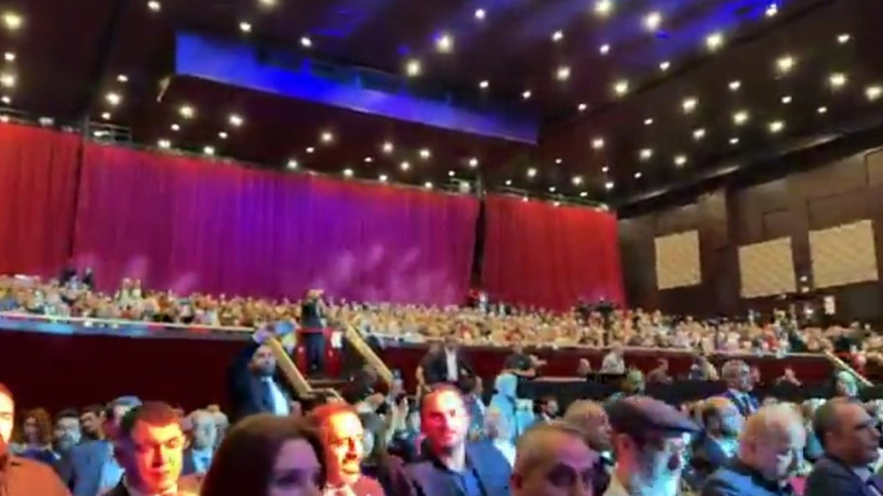 İYİ Parti çözülüyor: İstanbul Kongresi'nde salon boş kaldı