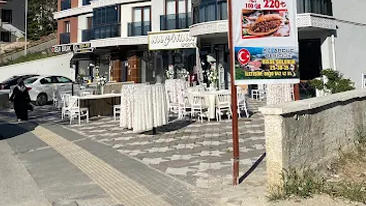 Ankara Karapürçek'de kaldırıma çöken kavurmacı esnafı şikayet edildi