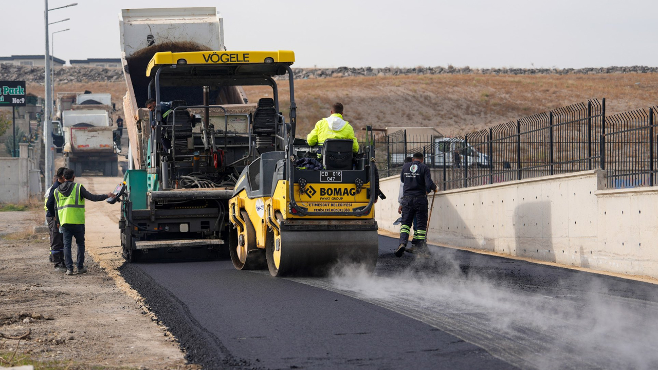 Etimesgut’ta asfalt çalışmaları sürüyor: Sıra Ayyıldız Mahallesi’nde