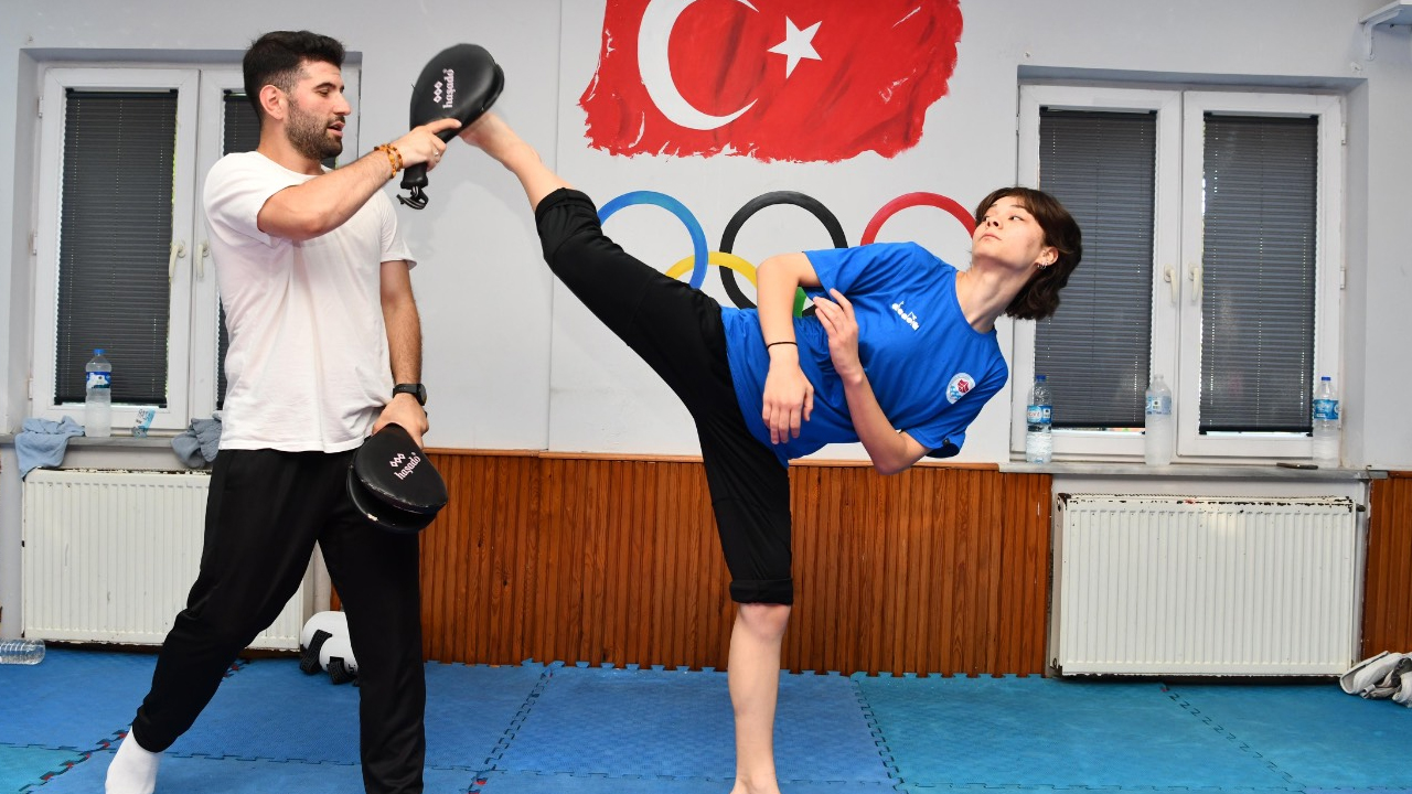 ASKİ sporcusu Mümüne Nur Göz İsviçre'den madalya ile döndü