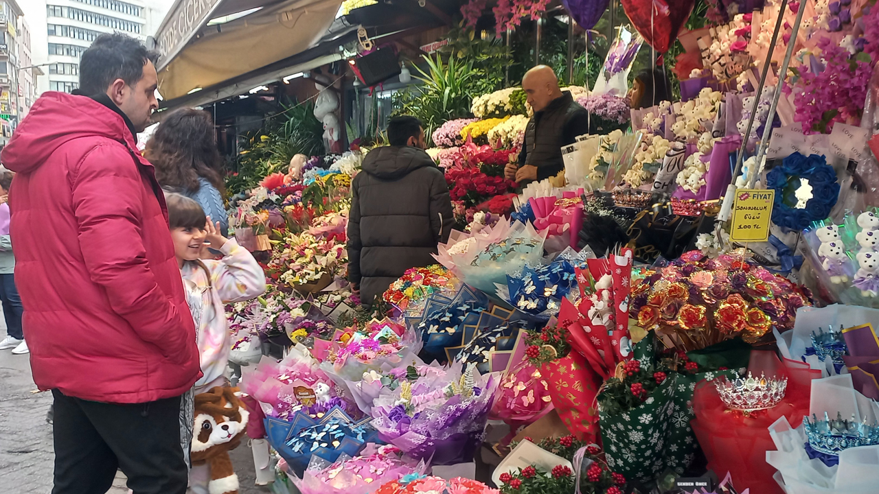 Ankara’daki çiçekçilerde Öğretmenler Günü yoğunluğu yaşanıyor