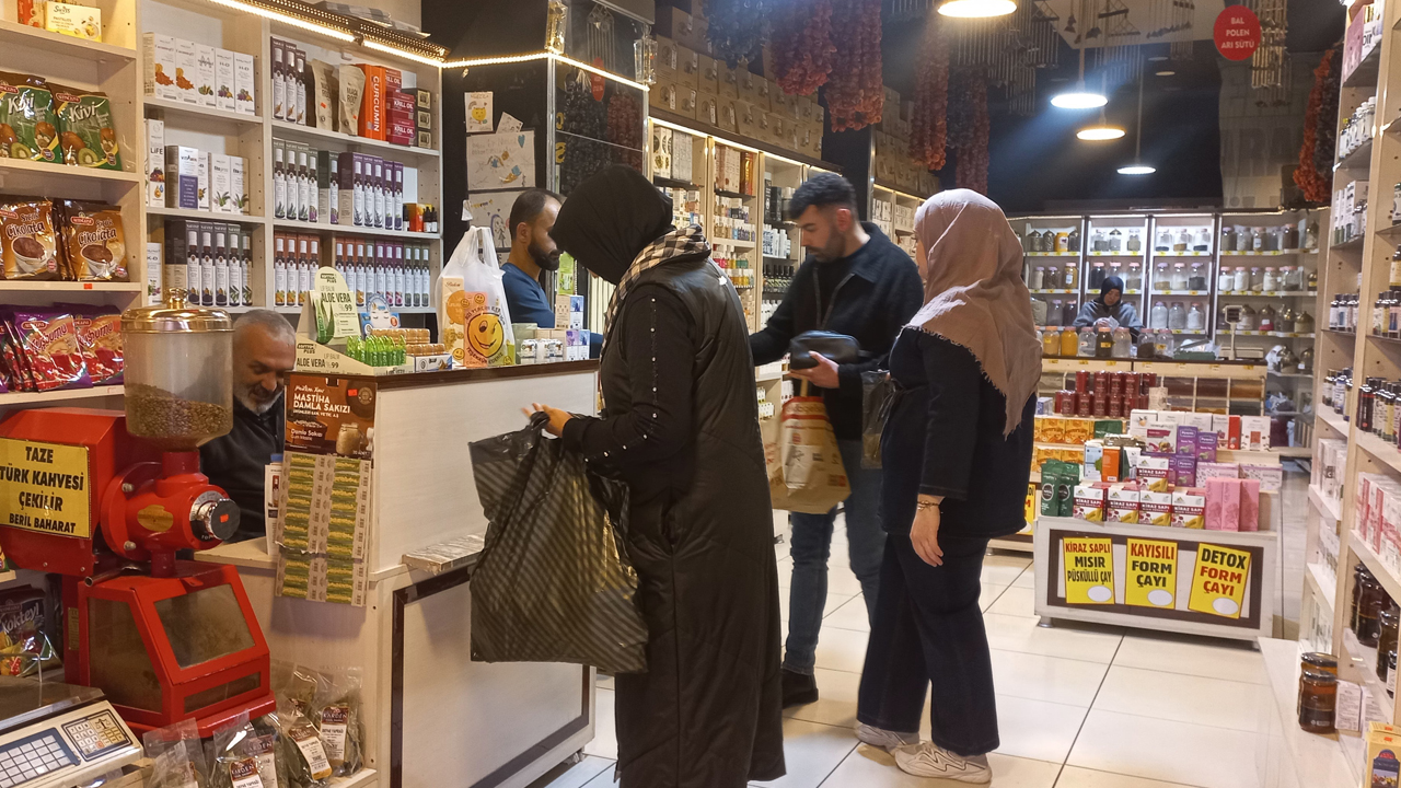 Kış geldi: Ankara Ulus'taki aktarlarda hareketlilik arttı