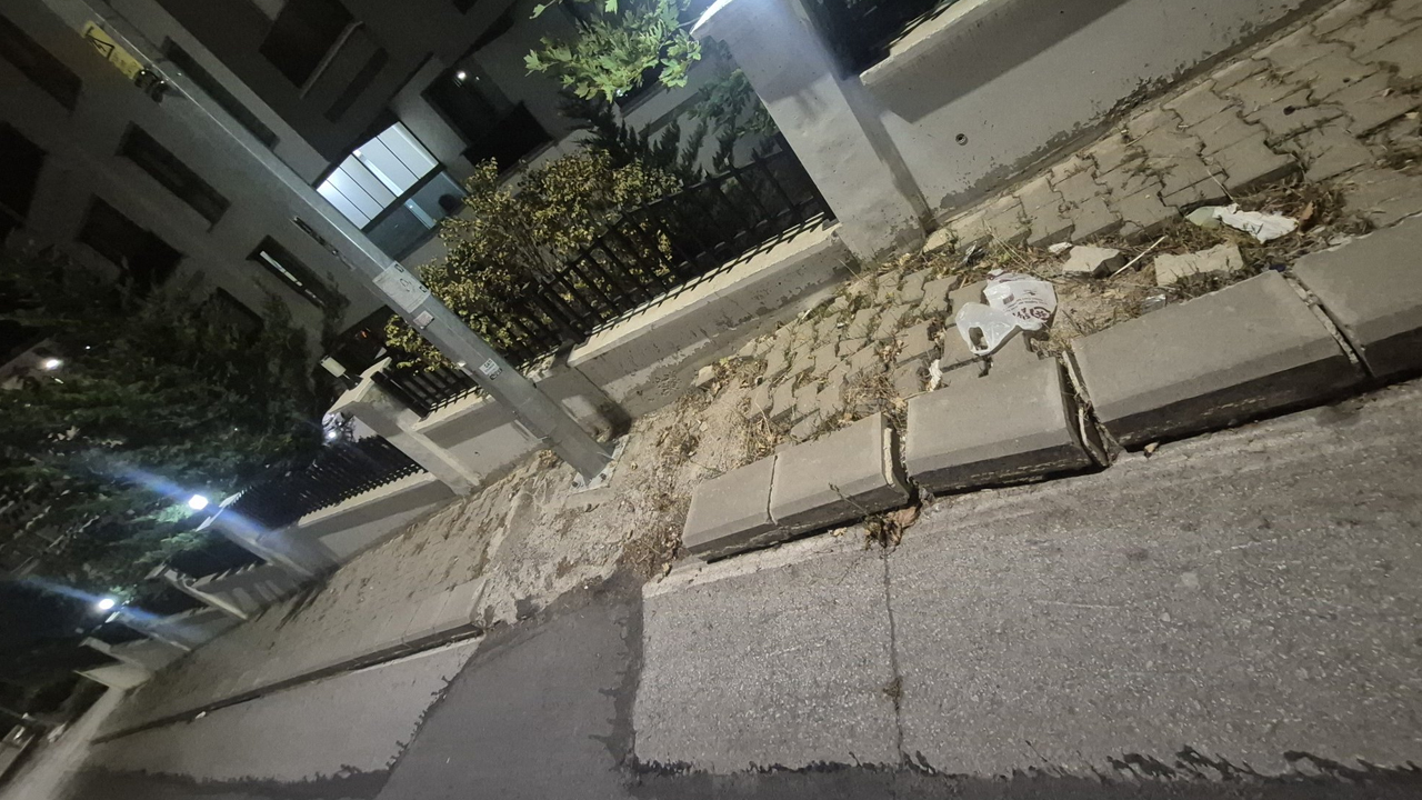 Ankara'da kilit taşları aylardır bozuk halde bekliyor