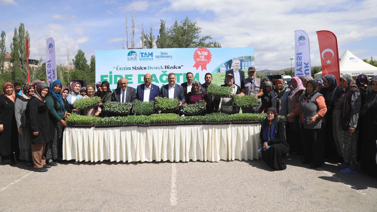 Çubuk Belediyesi törenle sebze fidesi dağıttı