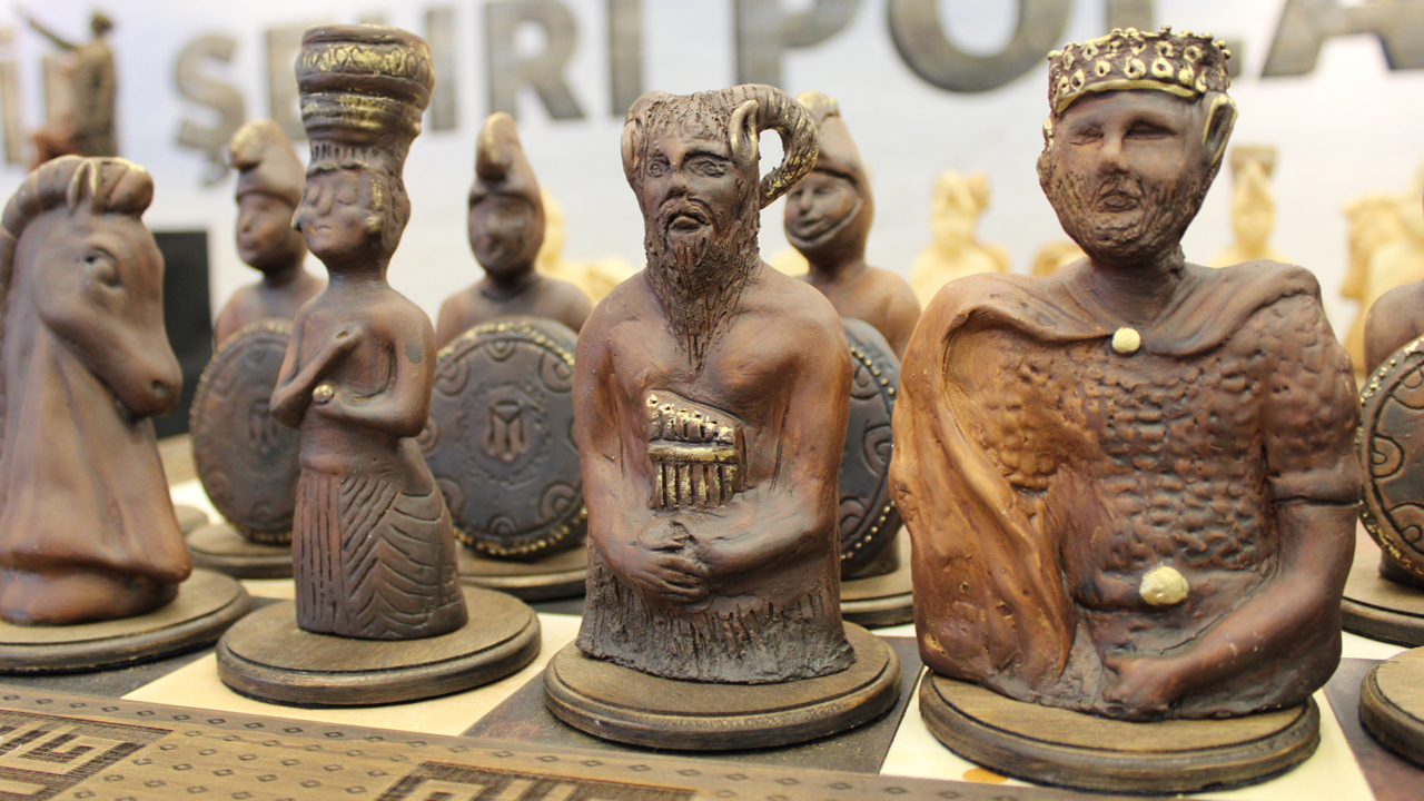 Frig motifleri satranca taşındı: Ankara’da görücüye çıktı