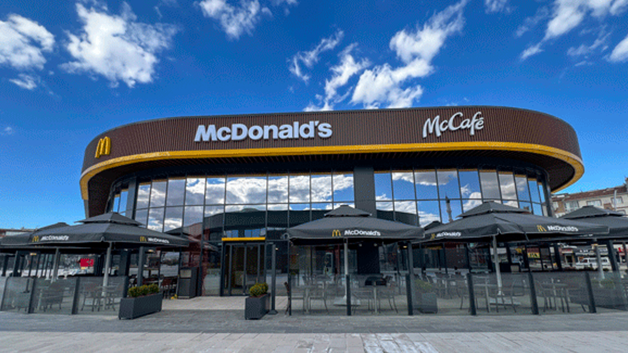 Sincan Arasta AVM’deki McDonald’s şubesi tartışılmaya devam ediyor