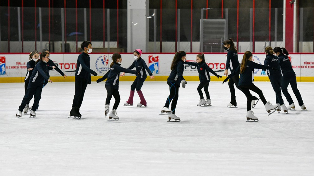 Gölbaşı’nda 5–14 yaş için buz pateni kursu kayıtları devam ediyor