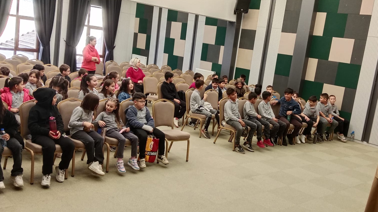 Beypazarı’nda çocuklara söyleşi verildi: Kitap okuma tevşik ediliyor