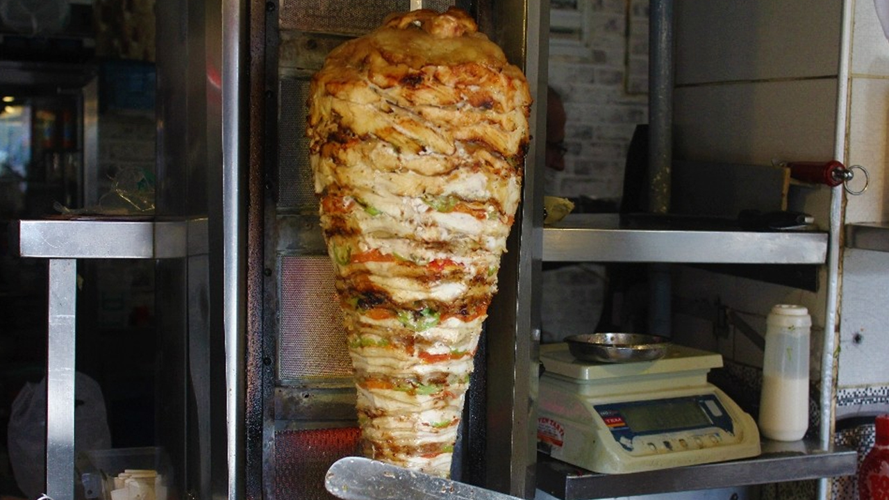 Zehirlenmenin sebebi belli oldu: Tavuk eti uzun süre bekletiliyor