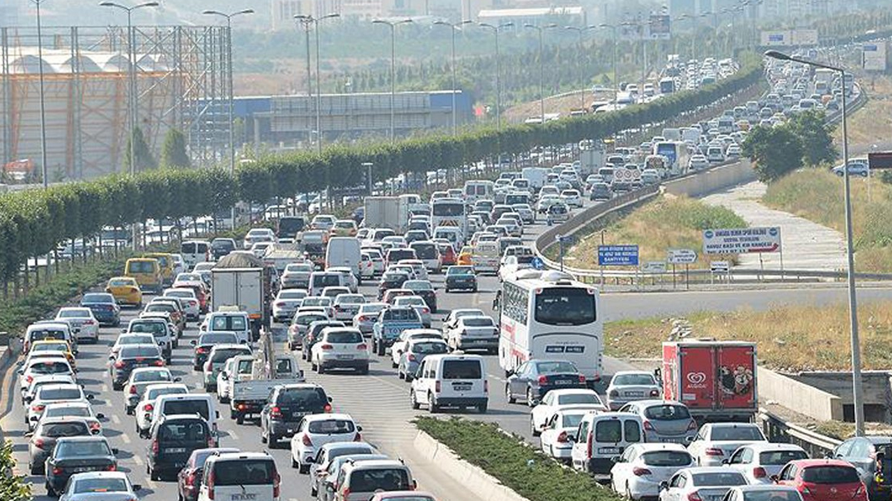 Ankara'da metro hatlarının tek merkezli planlaması trafiği derinleştiriyor