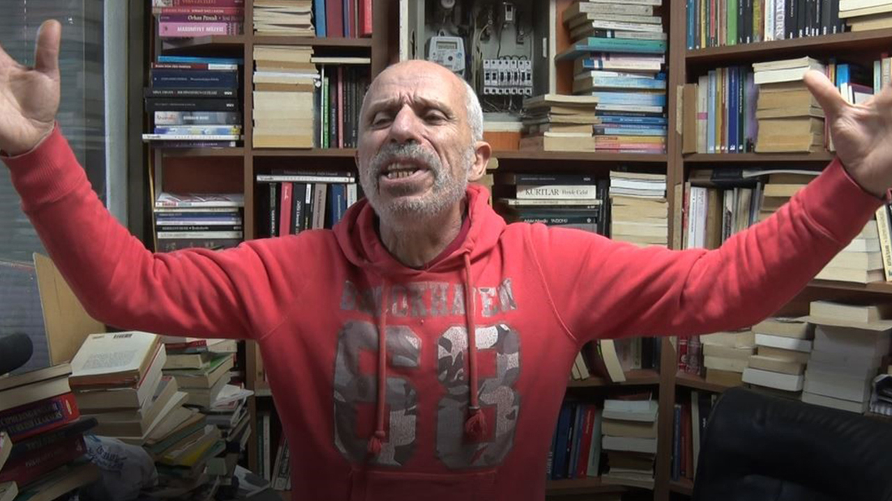 “Kitap okumak cahilliktir” paylaşımı gündem olmuştu: Skeç çekiyormuş